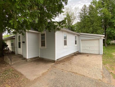 2433 4th Ave, Stevens Point, WI 54481 - photo 2