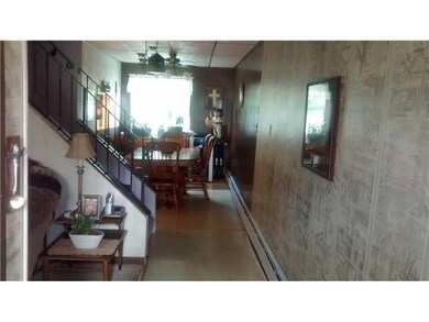 Entry/Foyer.