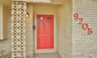 9205 Vicksburg Ave, Texas City, TX 77591 - photo 2