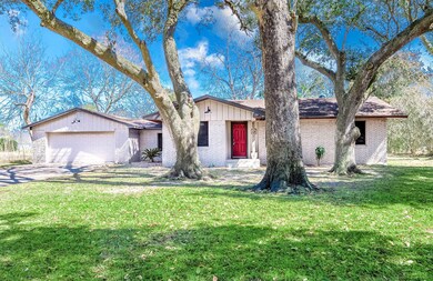 103 Fairway Dr, Alvin, TX 77511 - photo 2