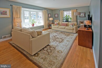 405 Yeonas Dr SW, Vienna, VA 22180 - photo 3