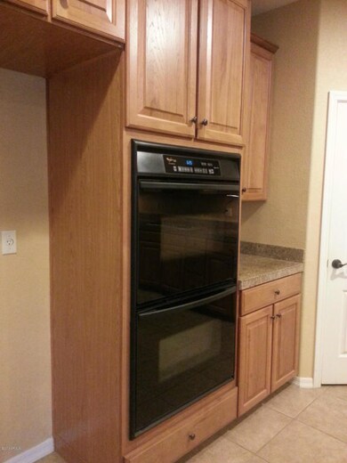 AVERY - 1159 W Silver Creek Rd - Oven