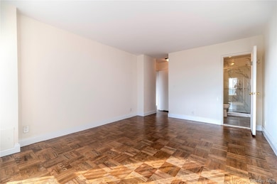 The Cryder House unit 10G, Whitestone, NY 11357 - photo 3