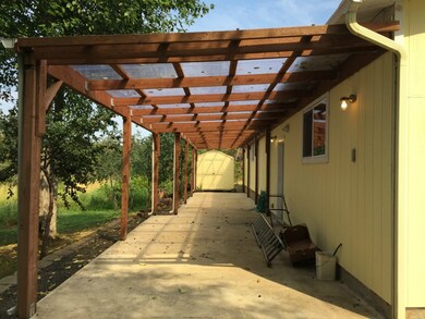 535 Connelly St, Raymond, WA 98577 - photo 3