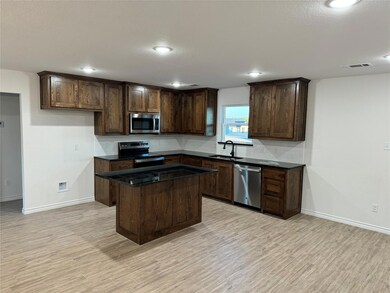 1020 Hereford Dr, Springtown, TX 76082 - photo 2