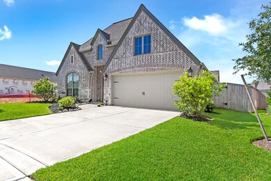 As you approach, you’ll notice the long driveway l