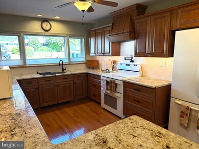 14 Harp Rd, Levittown, PA 19056 - photo 6