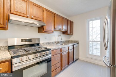 11974 Cardamom Dr, Woodbridge, VA 22192 - photo 3