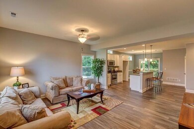 422 Village Dr, Frankfort, KY 40601 - photo 4