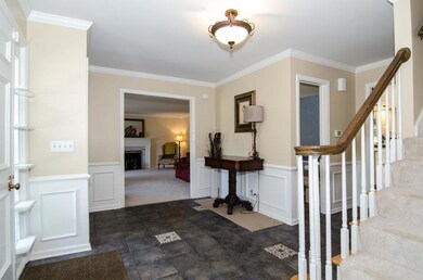 1035 Clubview foyer