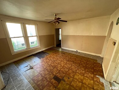 211 S Hamilton St, Lincoln, IL 62656 - photo 4