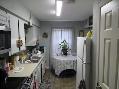 410 Barkley St, Houston, TX 77022 - photo 5