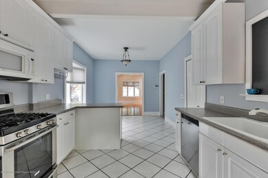 Eat-In Kitchen