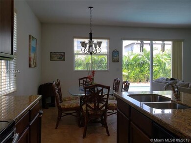 Kitchen Island/dinning