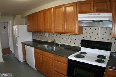 1131 Regina Dr, Halethorpe, MD 21227 - photo 7