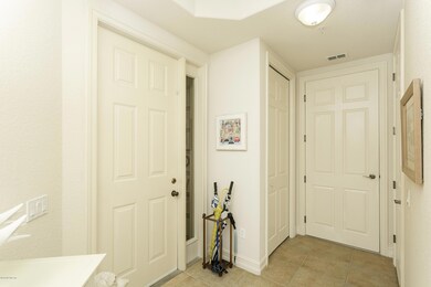 004_Foyer
