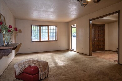 4801 Sterling Ct, Oklahoma City, OK 73122 - photo 4