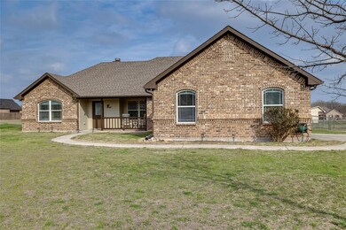 105 S Casey Ct, Springtown, TX 76082 - photo 4