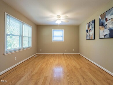 829 Greenwich St, Raleigh, NC 27610 - photo 4