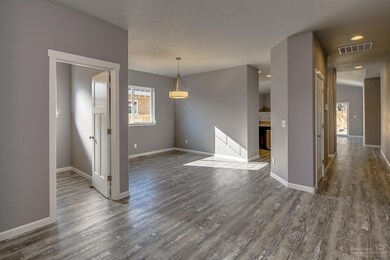 745 NW Rimrock Dr, Redmond, OR 97756 - photo 6