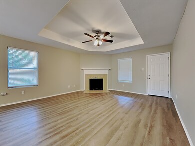 10430 Ravenwood View Ln, Houston, TX 77075 - photo 2