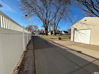 510 16th St, Silvis, IL 61282 - photo 5