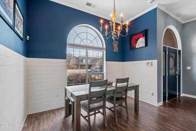 dining 05-2469 Della St-5