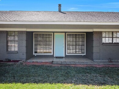 107 Canal Dr, Friendswood, TX 77546 - photo 4