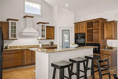 221 19th St SW, Altoona, IA 50009 - photo 4