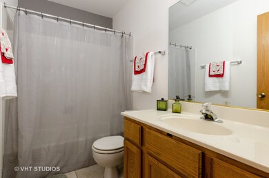 907 Old Oak Cir, Algonquin, IL 60102 - photo 6