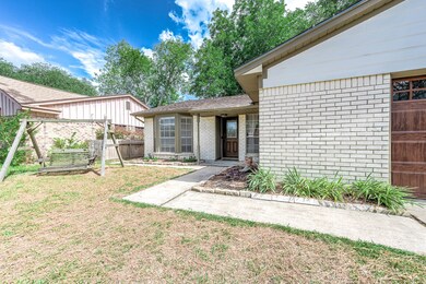 315 Sycamore St, Alvin, TX 77511 - photo 4
