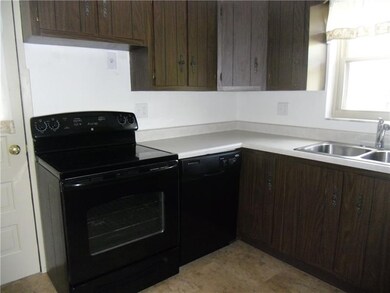 Kitchen, appliances stay!