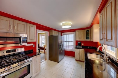 223 Vine St, Pawtucket, RI 02861 - photo 2