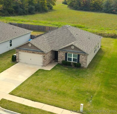 Located in South Broken Arrow, minutes to Hwy 51,
