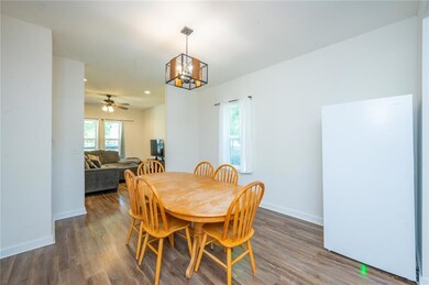 627 E 7th St N, Newton, IA 50208 - photo 5