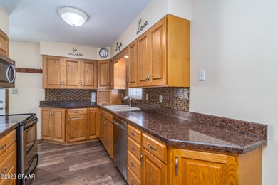 2603 9th Ave S, Grand Forks, ND 58201 - photo 5
