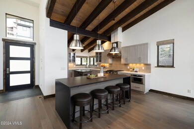 91_edwards_pointe_interior_kitchen_a