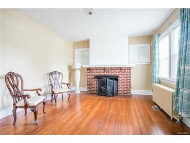 Living Room Gas log fireplace