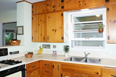 3422 Mcclain Dr, Cedar Falls, IA 50613 - photo 2