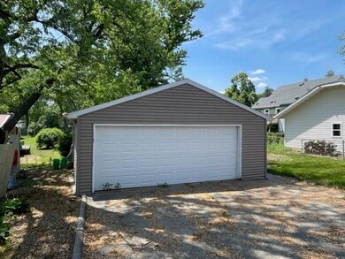 717 W 7th St S, Newton, IA 50208 - photo 3