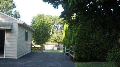 580 Crestview Dr, West Chester, PA 19382 - photo 2