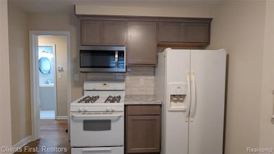 17714 Five Points St, Redford, MI 48240 - photo 4