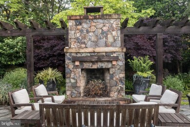 6618 Van Winkle Dr, Falls Church, VA 22044 - photo 4