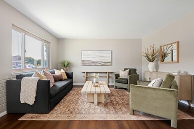 04 - Living Room