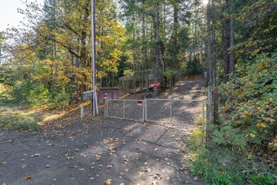 Driveway gate