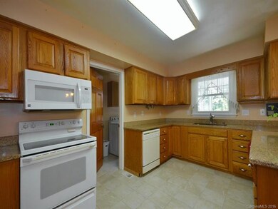 19 Heather Ln, Hendersonville, NC 28792 - photo 4