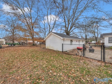 112 W Cherry St, Scottsboro, AL 35768 - photo 6