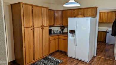07-Kitchen 380 Seagrove Lp