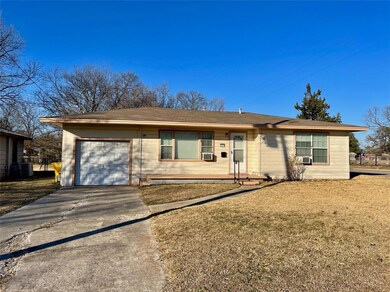 1619 Elizabeth St, Gainesville, TX 76240 - photo 2