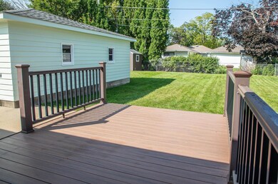 1260 Sheldon St, Waterloo, IA 50701 - photo 3